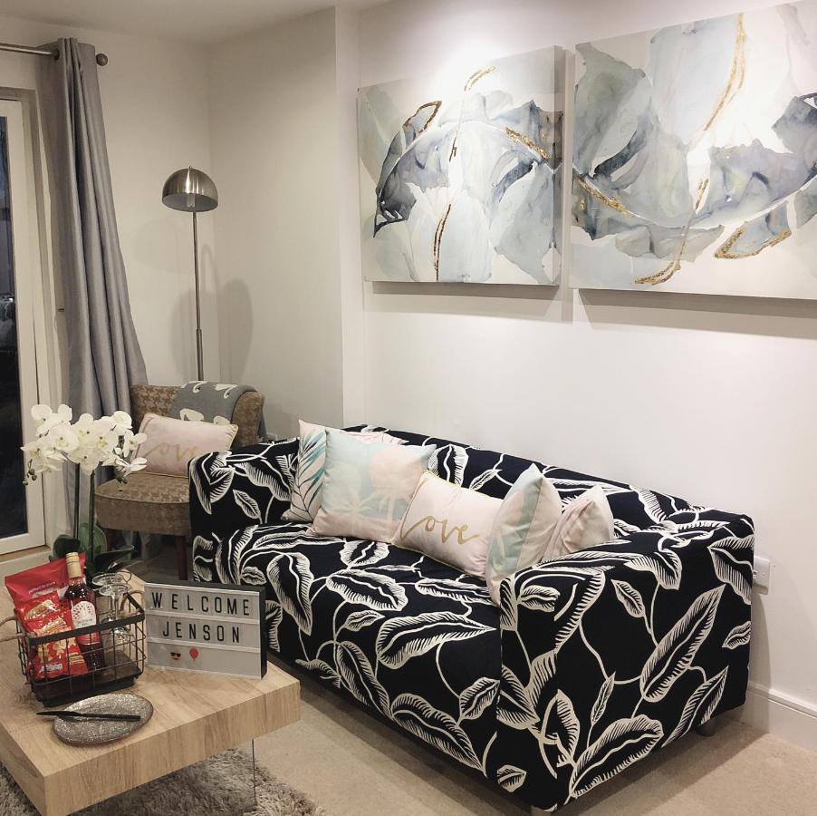 Soak Up The Light At A Soothing, Stylish Apartment In Swansea Marina Exterior foto