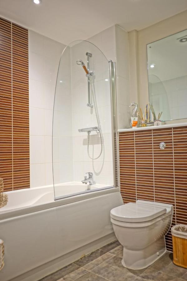 Soak Up The Light At A Soothing, Stylish Apartment In Swansea Marina Exterior foto