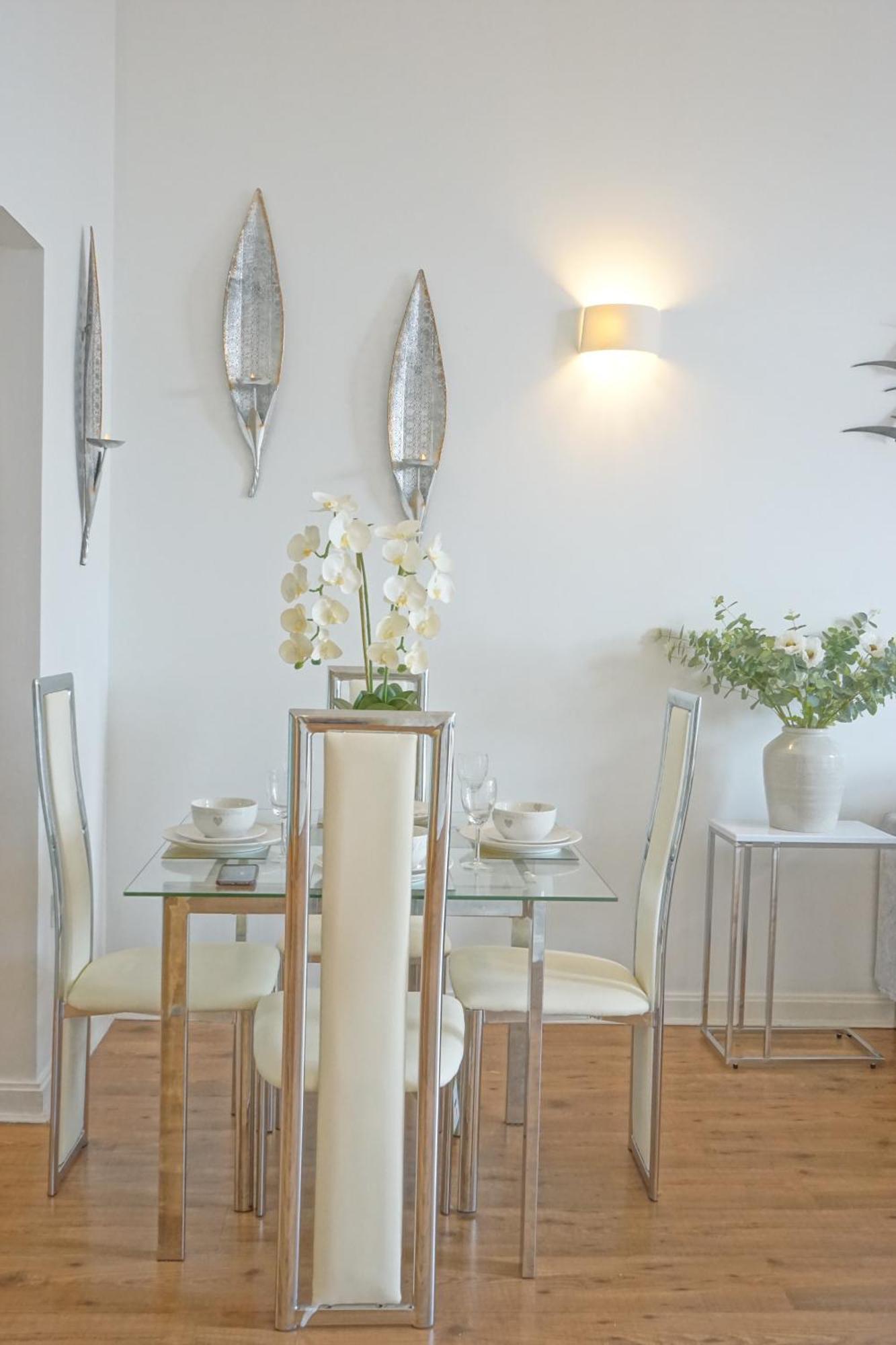 Soak Up The Light At A Soothing, Stylish Apartment In Swansea Marina Exterior foto